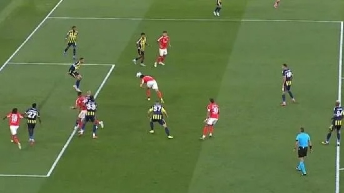 Benfica’nın Fenerbahçe karşısında bulduğu goller iptal oldu