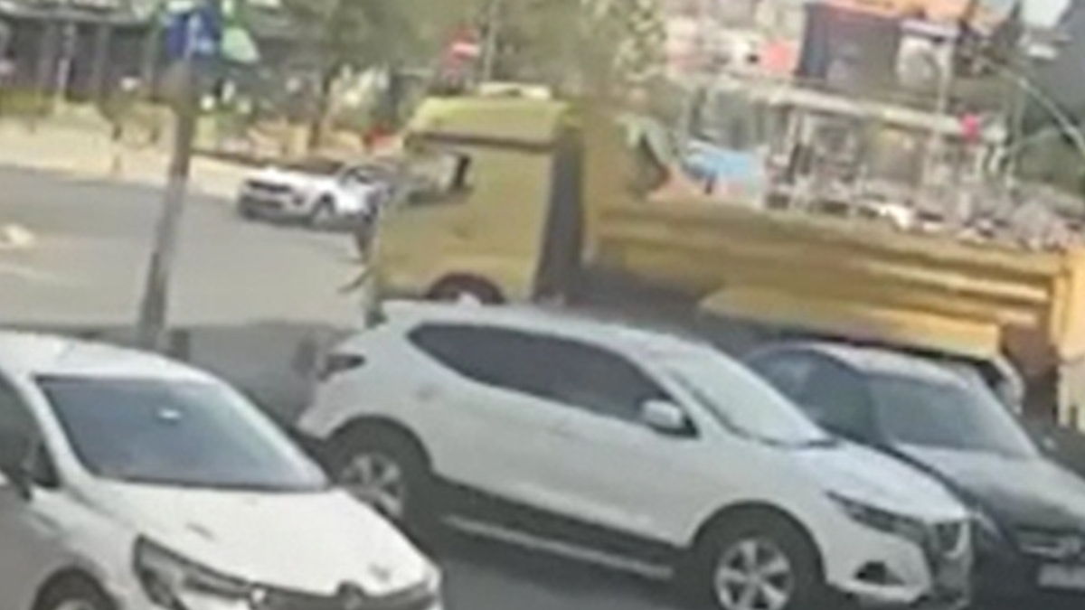 İstanbul Eyüpsultan’da hafriyat kamyonu kadını ezdi