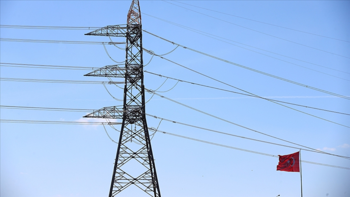 Alparslan Bayraktar: Elektrik üretiminde günlük ve aylık rekor kırıldı