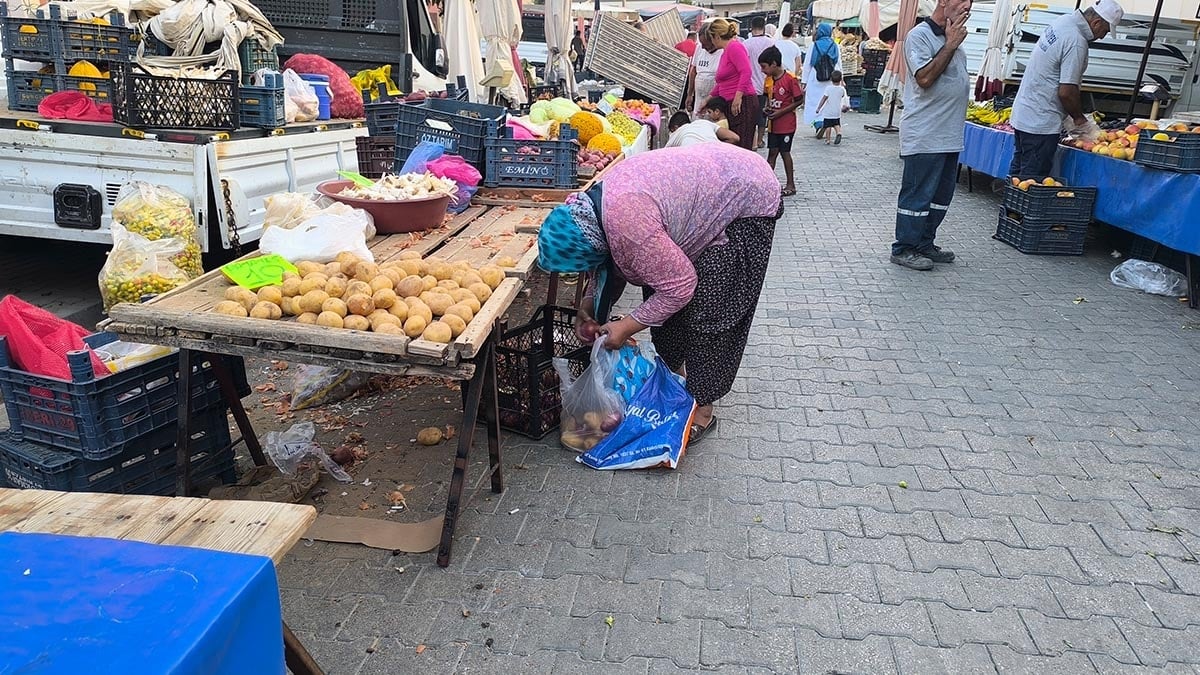 Pazara giden vatandaş: “Birinci sınıfı zenginler yer, gariban ikinci sınıfa razı”