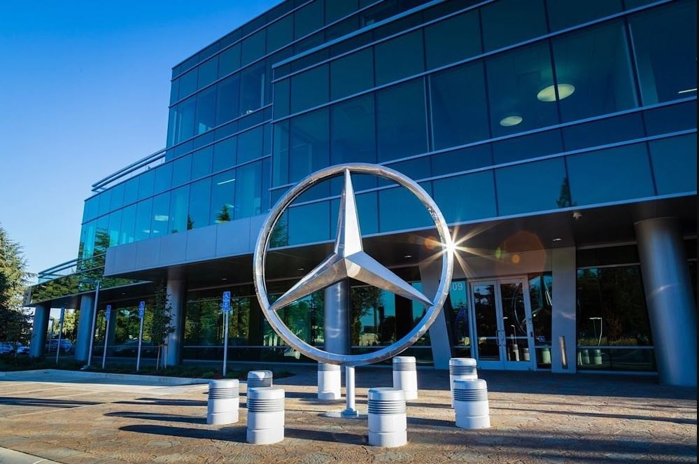 Mercedes hisselerini sattı! Japon otomotiv devine büyük şok!