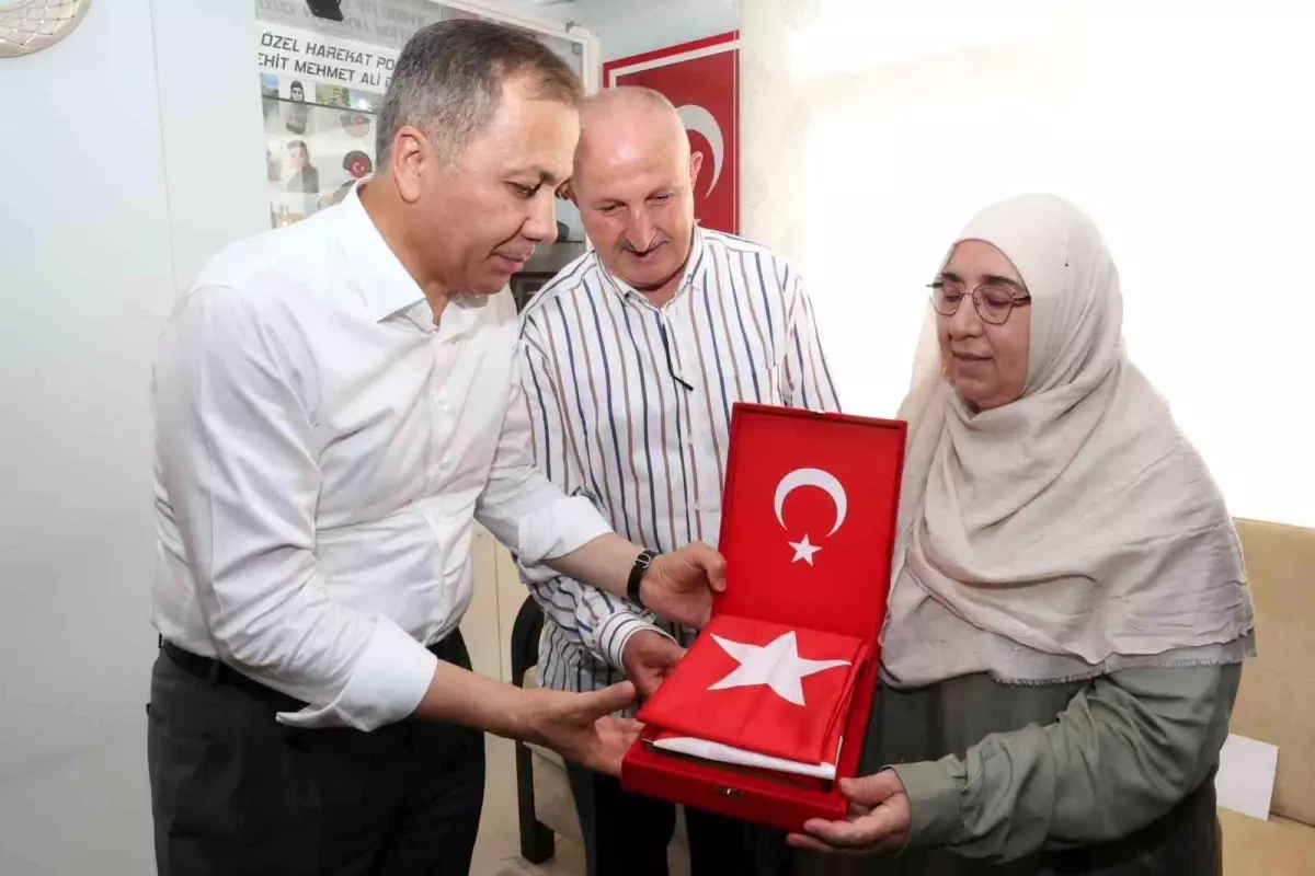 Bakan Yerlikaya’dan şehit Ahmet Doğan’ın Denizli’deki baba ocağına ziyaret