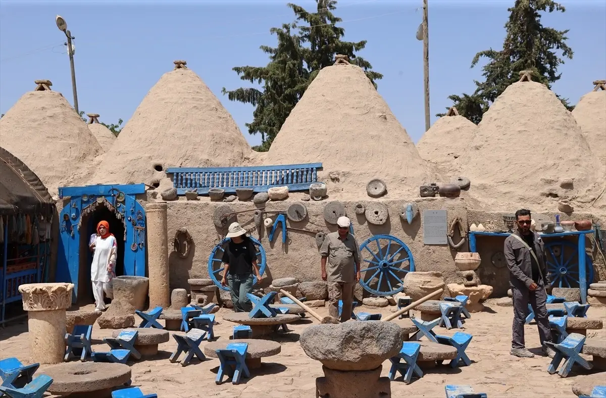 Harran’ın Konik Kubbeli Evleri Sıcaklarda Serinlik Sunuyor