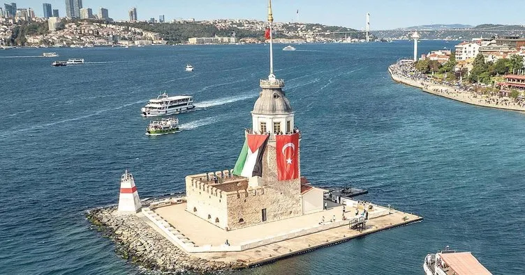 İstanbul Boğazı’nda Gazze’yi selamlama etkinliği yapıldı