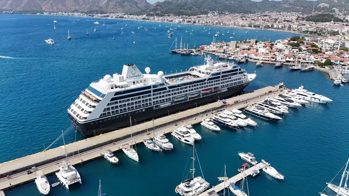Marmaris’e İki Kruvaziyer Gemisi İle 930 Yolcu Geldi