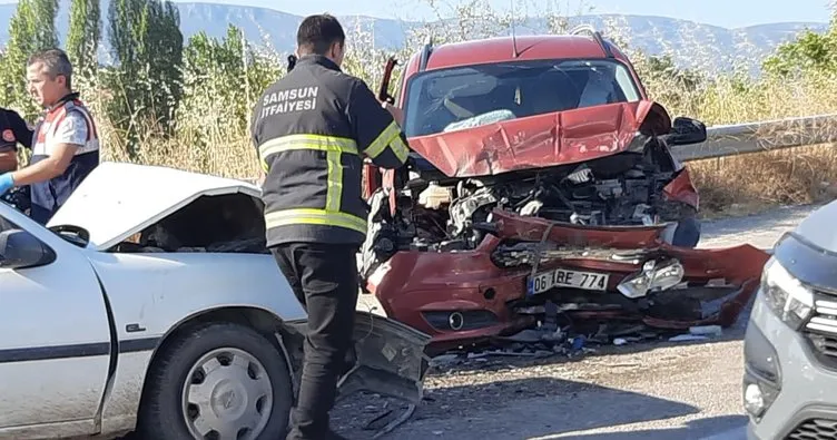 Samsun’da feci kaza! İki araç kafa kafaya çarpıştı: 1 ölü, 10 yaralı