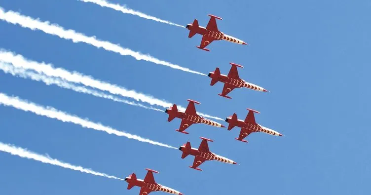 Türk yıldızları nefes kesti