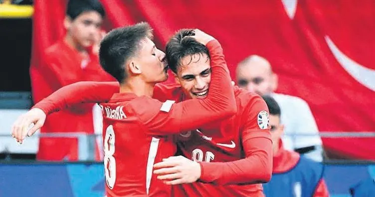 Devler sahnede!
