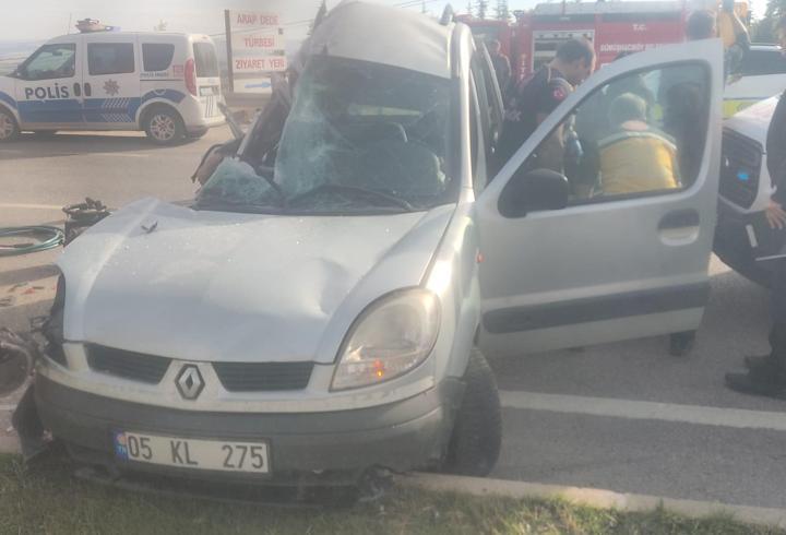 Amasya’da feci kaza! Hafif ticari araçla kamyon çarpıştı: 4 ölü, 2 yaralı