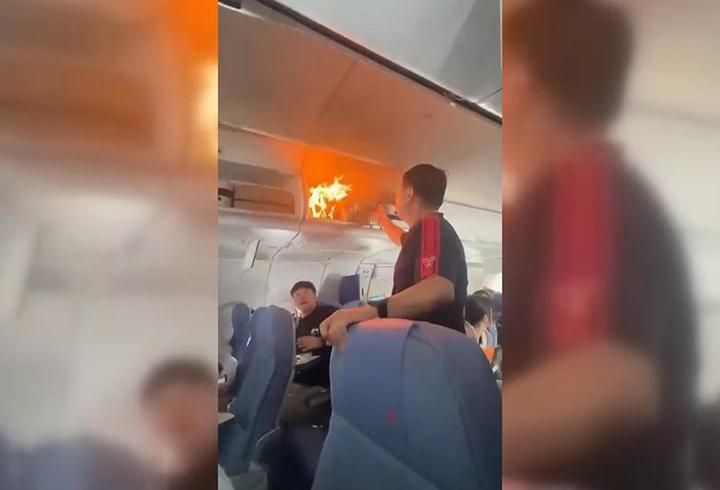 Uçakta yolcu bagajındaki batarya yandı
