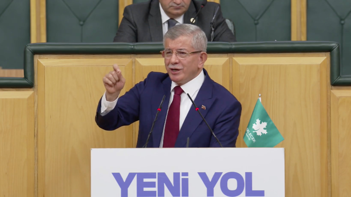 Ahmet Davutoğlu’ndan Ümit Özdağ’a: Provokatör faşist