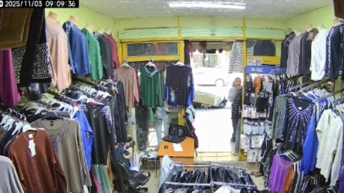 Hatay’da 1000 TL’lik montu çalan şahıs kamerada