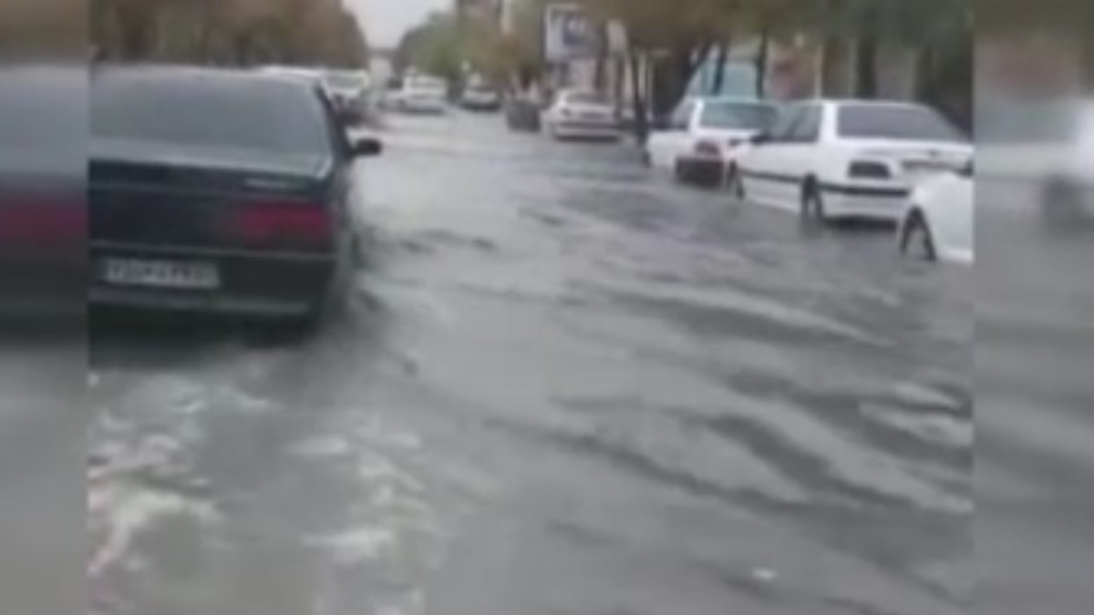 İran’da kuraklık sonrası yağışlar sele dönüştü