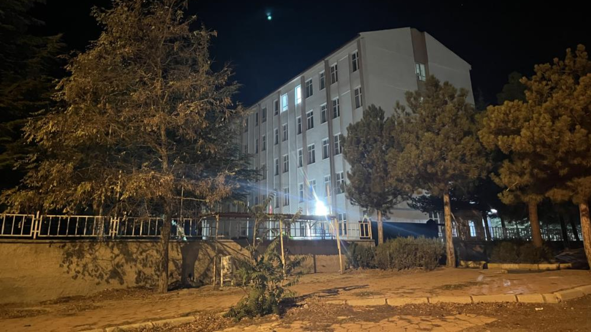 Niğde’de pasta yiyen 6 öğrenci zehirlendi