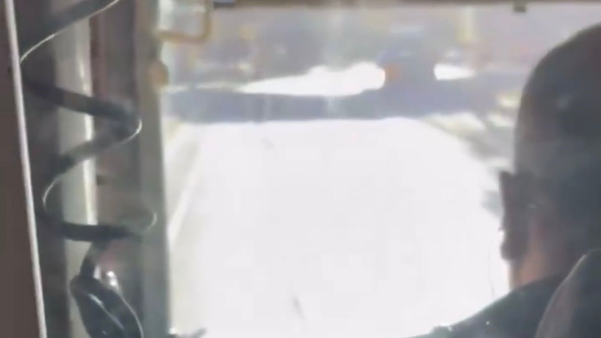 Gaziantep’te direksiyon başında video izleyen otobüs şoförü tepki çekti