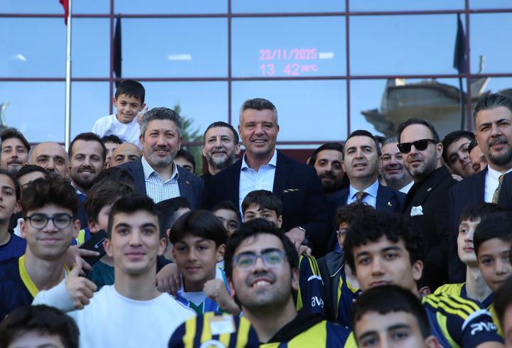 Fenerbahçe Başkanı Sadettin Saran ve yöneticiler, Rize’de okul ziyaretinde bulundu