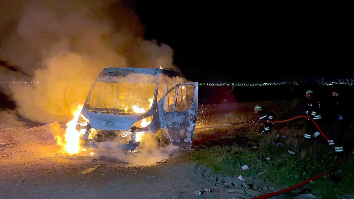 Tekirdağ’da minibüsünü yaktı