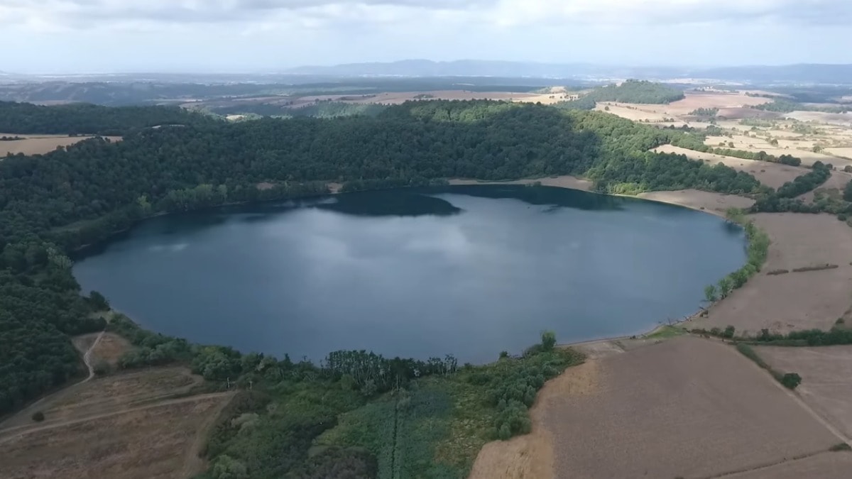 Sular altında kalan 3 bin 500 yıllık köy gün yüzüne çıkarıldı
