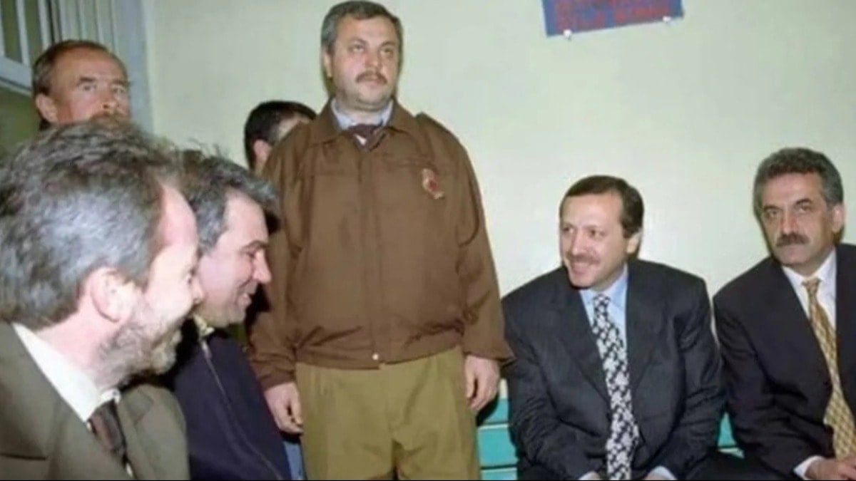 Burada elim kolum bağlı, bana vuruyorlar