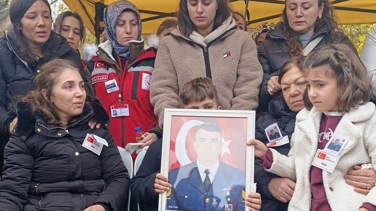 Şehit astsubayın eşinden oğluna: Başını dik tut, senin baban kahraman