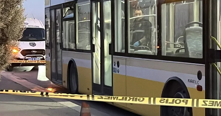 Belediye otobüsünde dehşet! ‘Yan bakma’ meselesinde tartıştığı kişiyi eşinin yanında defalarca bıçakladı