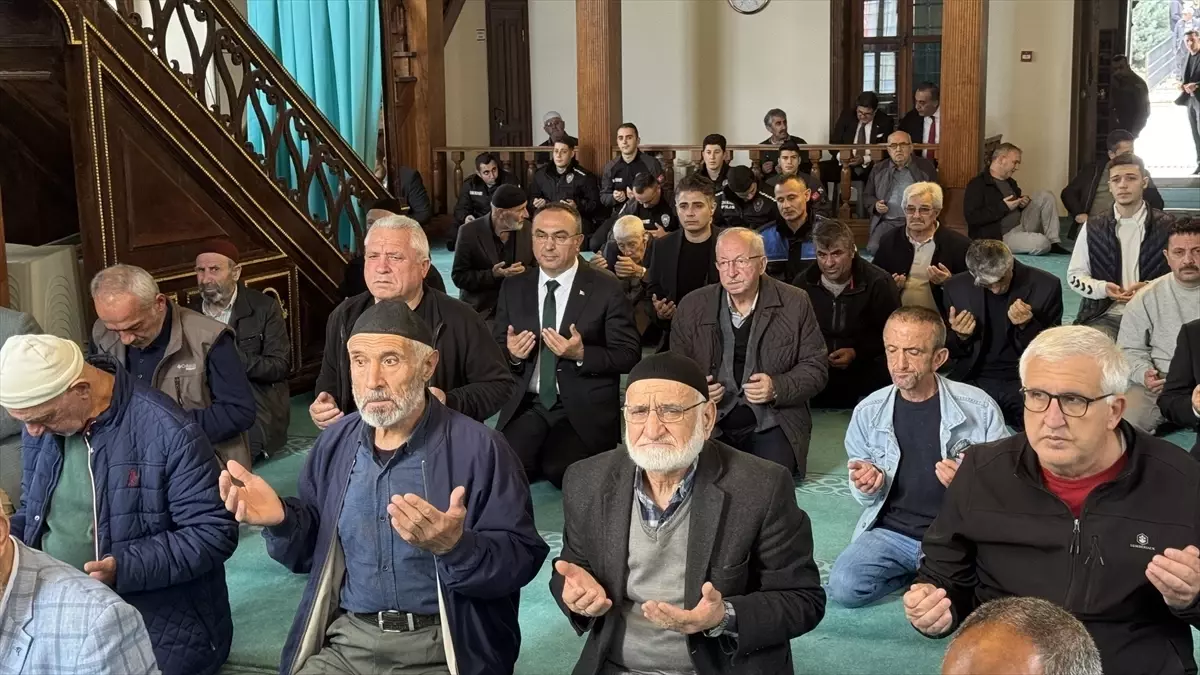 Büyük Önder Atatürk’ü anıyoruz