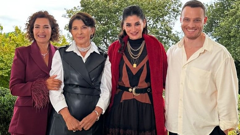 Ünlü oyuncu apar topar diziden çıkarıldı! İsyan etti