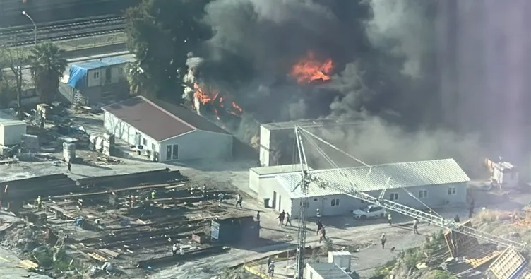 İzmir’de şantiyede yangın: Dumanlar gökyüzünü kapladı!