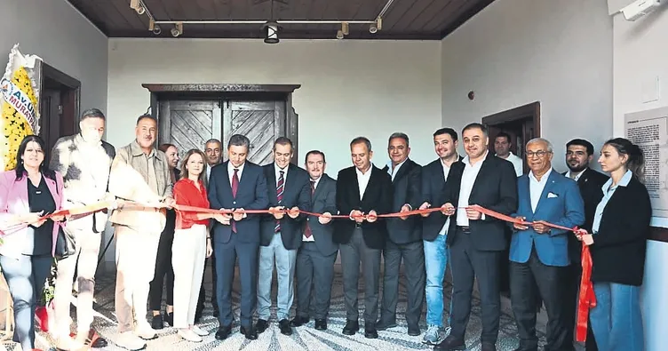 Minyatür müze mikroskopla gezilecek