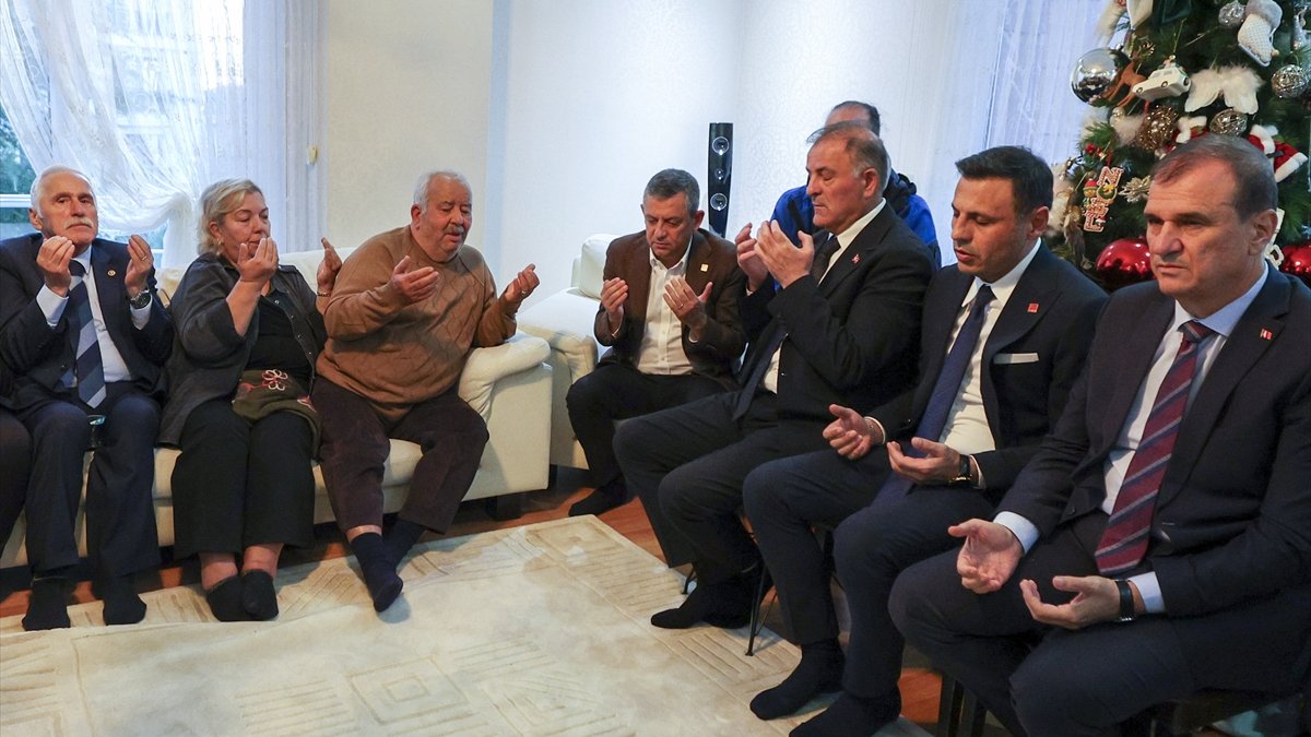 Özgür Özel’den Şehit Yarbay Korkmaz’ın ailesine ziyaret