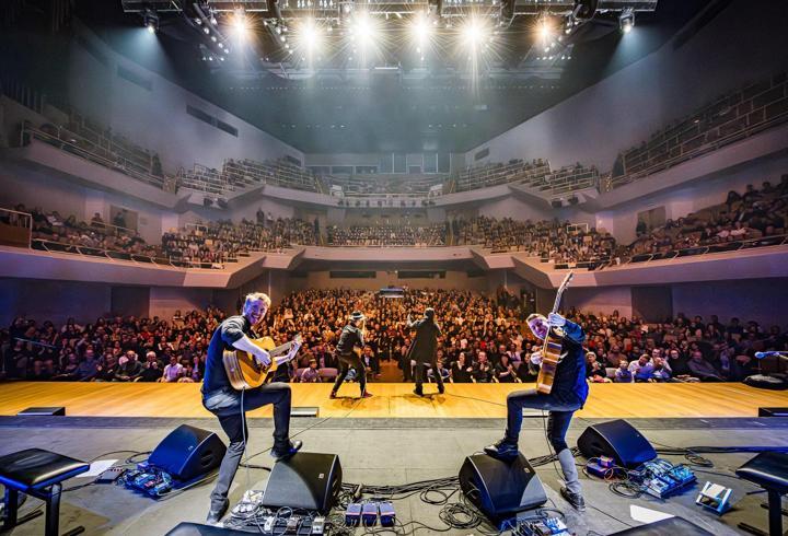 Dört gitar, tek bir ses: 40 Fingers