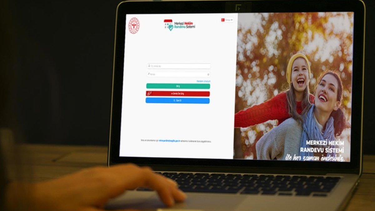 Sağlık Bakanlığı her gün 1,7 milyon hastaya randevu veriyor