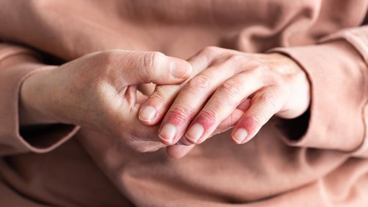 Yorgunluk sandığınız eklem ağrılarının sebebi! Tedavi edilmezse tüm organları etkiliyor