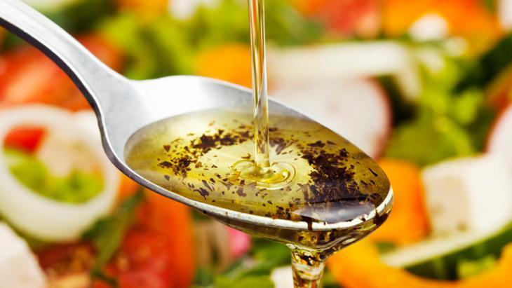 Diz ağrılarına doğal destek: Taze sıkım zeytinyağı nasıl umut oldu?