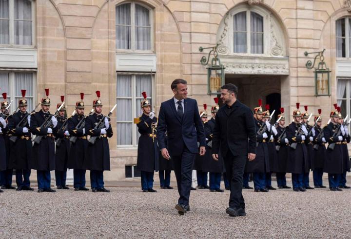 Ukrayna Devlet Başkanı Zelenski’den Paris temasları