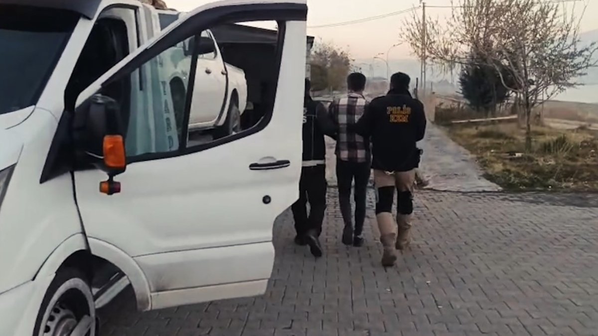 Bitlis’te yabancı uyruklu 2 kişinin mide ve bağırsaklarından uyuşturucu çıktı