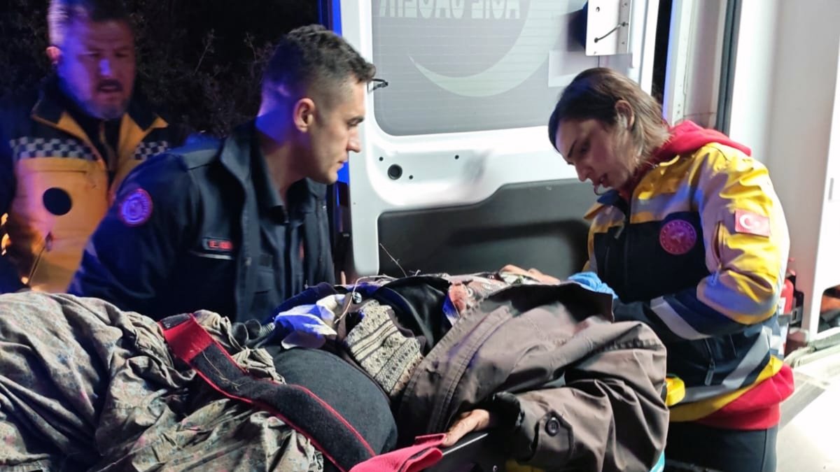 Muğla’da devrilen traktörün altında kalan kadın yaralandı