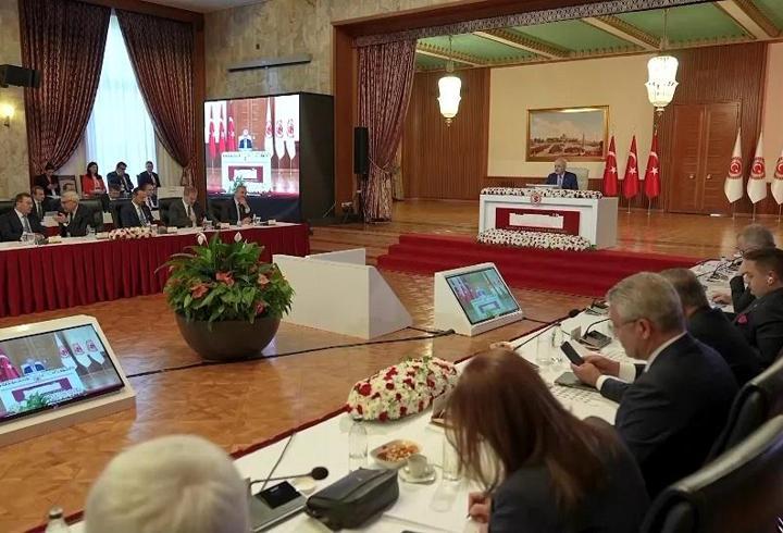 Ziyaret sonrası ilk toplantı: İmralı görüşmesinin sonuçları masaya yatırılacak