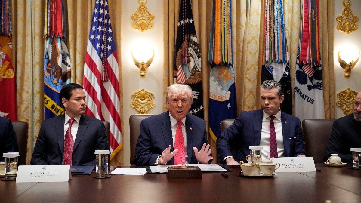 Trump: Ülkemize uyuşturucu satan herkes saldırıya uğrayabilir