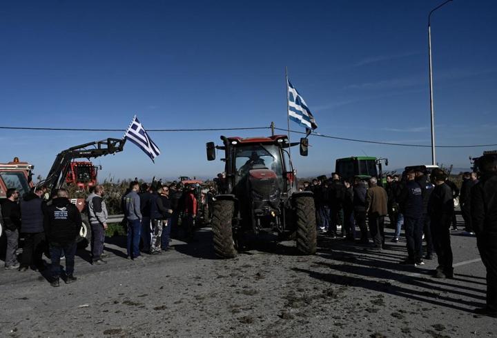 Yunan çiftçiler, Bahçeköy Sınır Kapısı’nı ağır vasıta geçişlerine kapattı