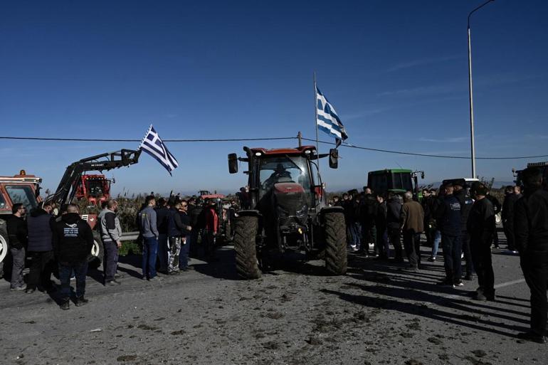 Yunan çiftçiler, Bahçeköy Sınır Kapısını ağır vasıta geçişlerine kapattı