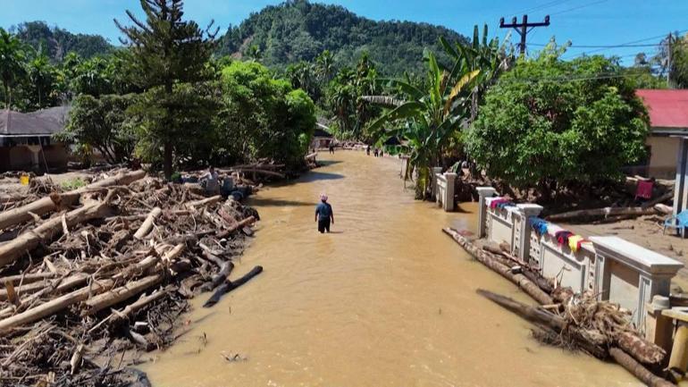 Endonezya’da sel felaketi: Felaketin nedeni çevresel tahribat mı