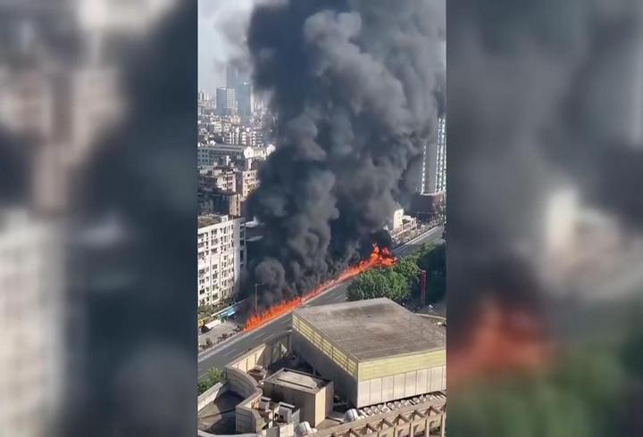 Tonlarca petrol taşıyan kamyon yandı