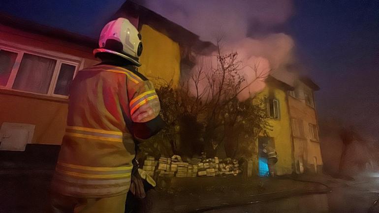 Kütahyada feci olay: Ev yangınında anne öldü, kızı yaralandı