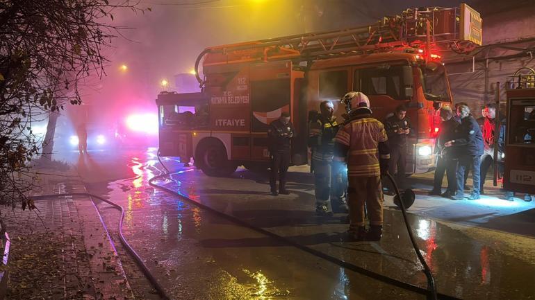 Kütahyada feci olay: Ev yangınında anne öldü, kızı yaralandı