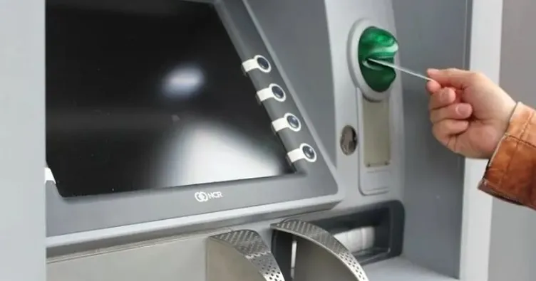 ATM’de kartının kalmasına sinirlenen kişi, güvenlik görevlisini bıçakladı