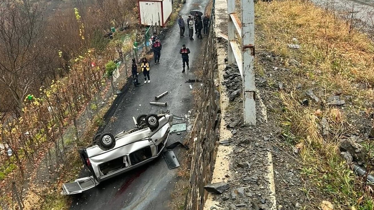 Artvin’de araç alt yola uçtu: 3 kişi hayatını kaybetti
