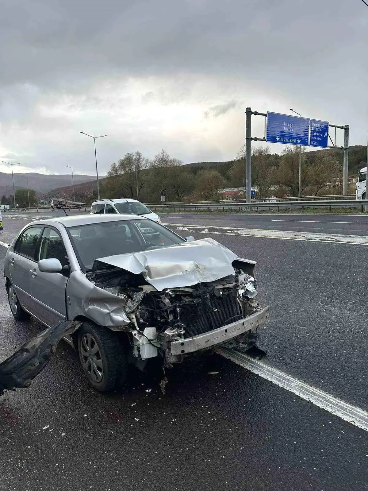 Bilecik’te Trafik Kazası: 2 Yaralı