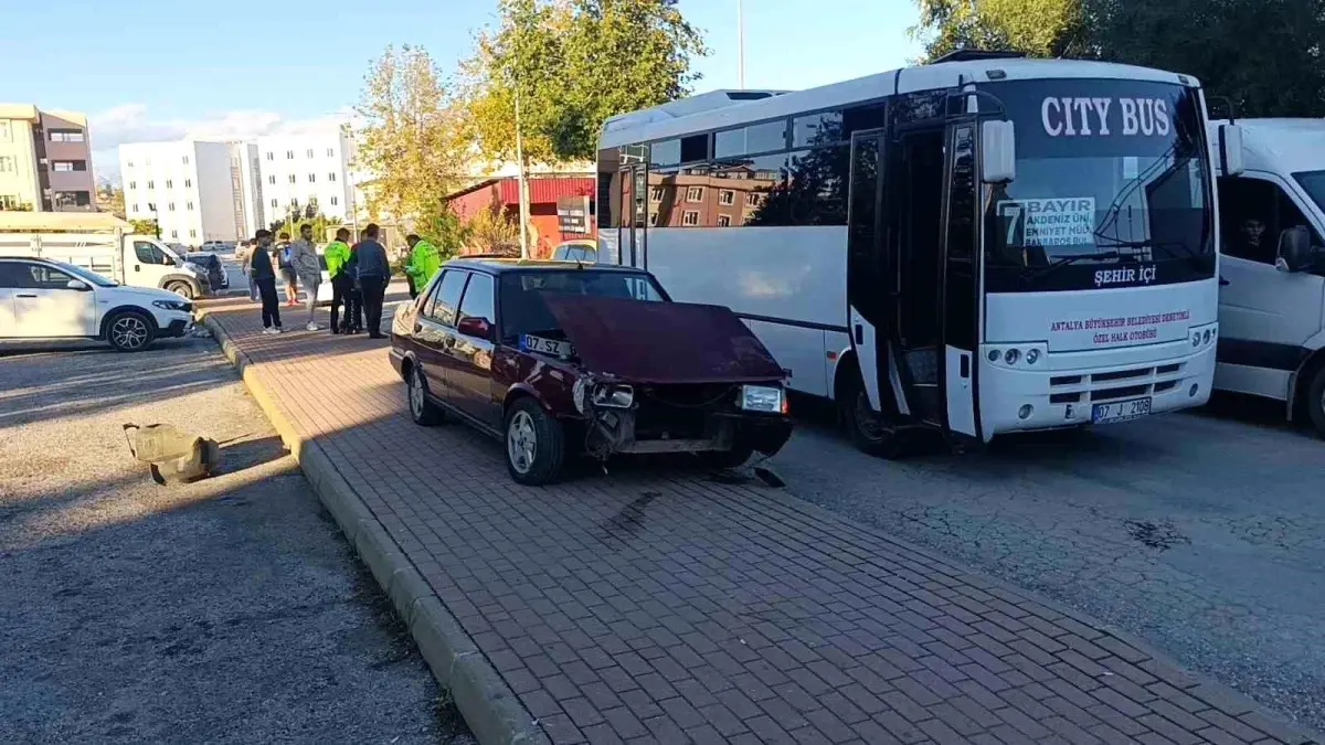 Antalya’da Ehliyetsiz Sürücü Trafik Kazası Yarattı