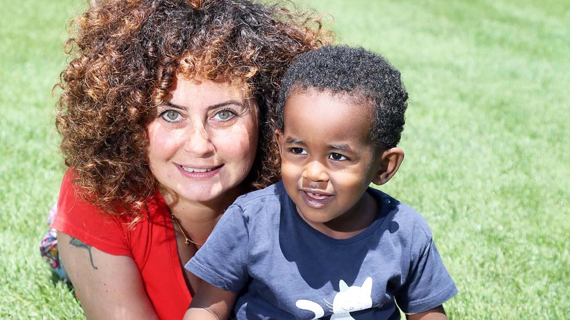 Etiyopya’dan evlat edinmişti… Esra Akkaya oğlunun son halini paylaştı